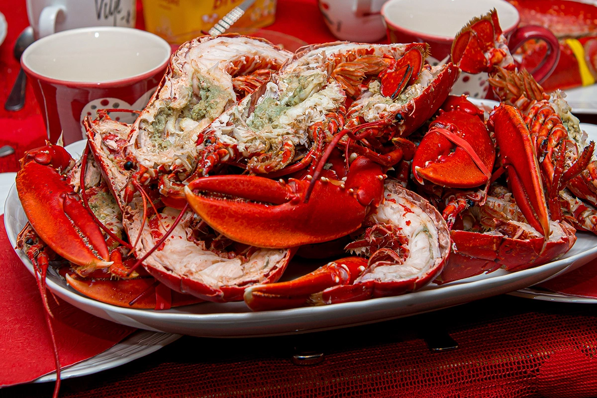 Wind up Your Day with Fresh Seafood Dining at Red Crab in Joliet