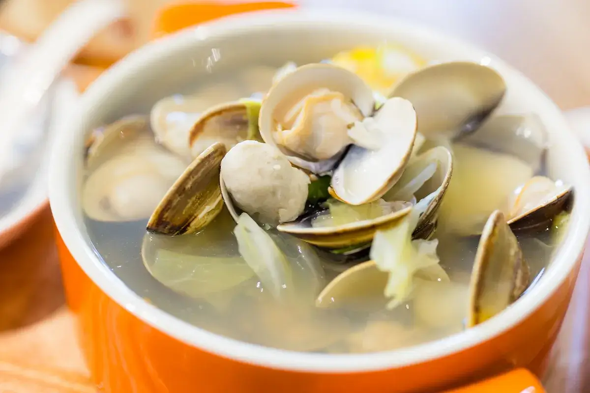 Steaming the Clams: A Burst of Flavors and Exquisite Aromas